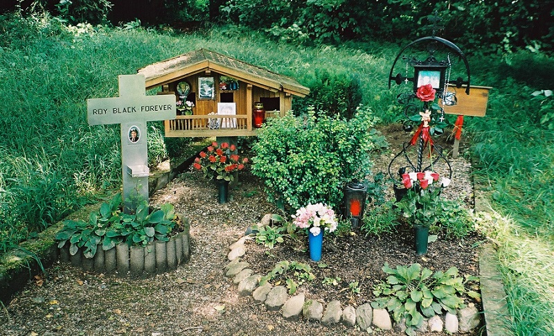 Roy Black - Platz an der Fischerhütte mit dem Gedenkkreuz von Rosenzeit